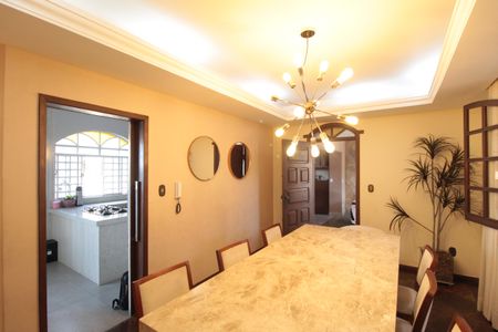 Casa à venda com 380m², 4 quartos e 6 vagasSala de Jantar