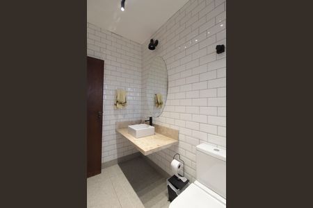 Casa à venda com 380m², 4 quartos e 6 vagasBanheiro Social