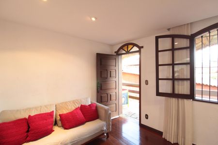 Casa à venda com 380m², 4 quartos e 6 vagasSala de Estar