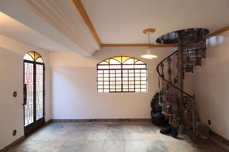 Casa à venda com 380m², 4 quartos e 6 vagasSala de Estar 3