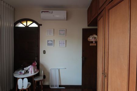 Casa à venda com 380m², 4 quartos e 6 vagasQuarto