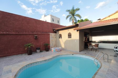 Casa à venda com 380m², 4 quartos e 6 vagasPiscina