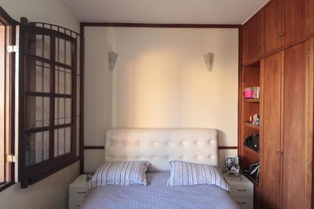 Casa à venda com 380m², 4 quartos e 6 vagasSuíte 2