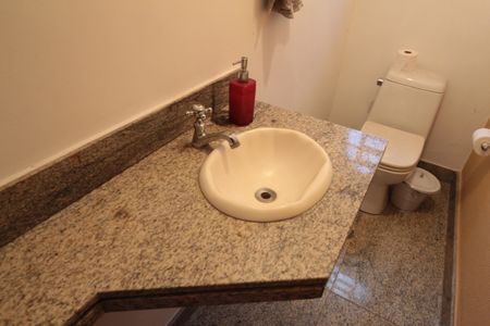 Casa à venda com 380m², 4 quartos e 6 vagasLavabo 