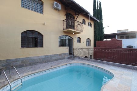 Casa à venda com 380m², 4 quartos e 6 vagasPiscina