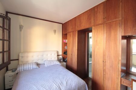 Casa à venda com 380m², 4 quartos e 6 vagasSuíte 2