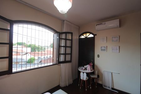 Casa à venda com 380m², 4 quartos e 6 vagasQuarto