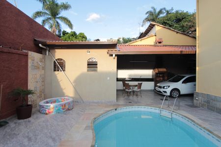 Casa à venda com 380m², 4 quartos e 6 vagasPiscina