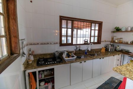 Casa à venda com 210m², 4 quartos e 2 vagasCozinha