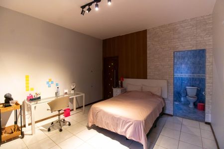 Casa à venda com 210m², 4 quartos e 2 vagasSuíte 1