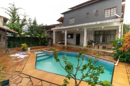 Casa à venda com 210m², 4 quartos e 2 vagasÁrea externa