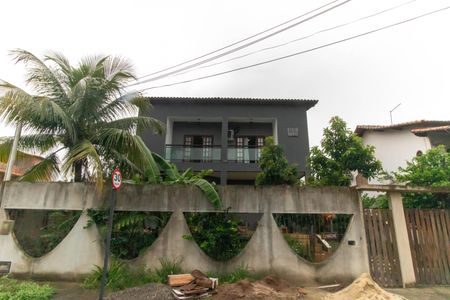 Casa à venda com 210m², 4 quartos e 2 vagasFachada