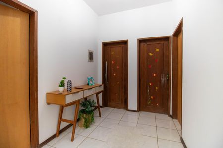 Casa à venda com 210m², 4 quartos e 2 vagasHall