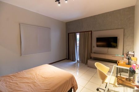 Casa à venda com 210m², 4 quartos e 2 vagasSuíte 1