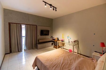 Casa à venda com 210m², 4 quartos e 2 vagasSuíte 1