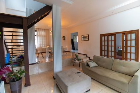 Casa à venda com 210m², 4 quartos e 2 vagasSala