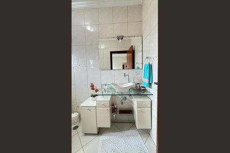 Casa para alugar com 246m², 3 quartos e 5 vagas Casa para alugar com 246m², 3 quartos e 5 vagasBanheiro da Suíte 1
