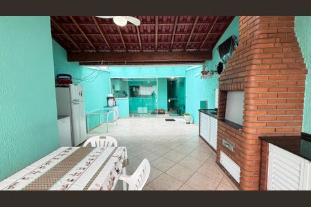 Casa para alugar com 246m², 3 quartos e 5 vagas Casa para alugar com 246m², 3 quartos e 5 vagasQuintal