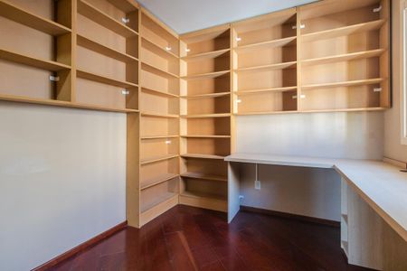 Casa de condomínio à venda com 120m², 3 quartos e 2 vagas Casa de condomínio à venda com 120m², 3 quartos e 2 vagasCloset