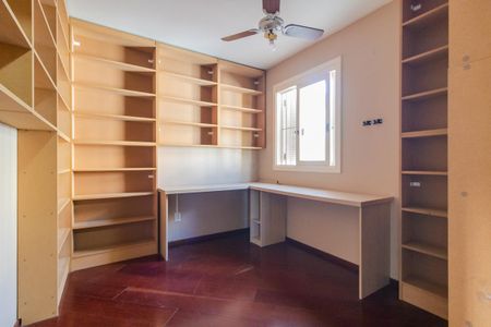 Casa de condomínio à venda com 120m², 3 quartos e 2 vagas Casa de condomínio à venda com 120m², 3 quartos e 2 vagasCloset