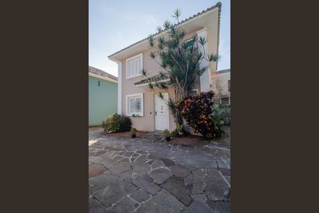 Casa de condomínio à venda com 120m², 3 quartos e 2 vagas Casa de condomínio à venda com 120m², 3 quartos e 2 vagasFachada