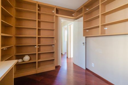 Casa de condomínio à venda com 120m², 3 quartos e 2 vagas Casa de condomínio à venda com 120m², 3 quartos e 2 vagasCloset