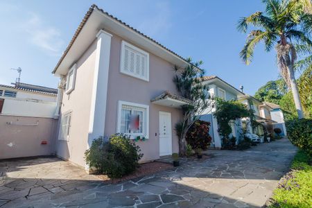 Casa de condomínio à venda com 120m², 3 quartos e 2 vagas Casa de condomínio à venda com 120m², 3 quartos e 2 vagasFachada