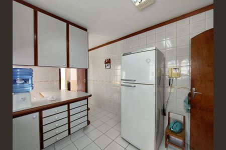 Casa à venda com 360m², 4 quartos e 5 vagas Casa à venda com 360m², 4 quartos e 5 vagasCozinha