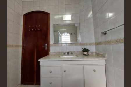 Casa à venda com 360m², 4 quartos e 5 vagas Casa à venda com 360m², 4 quartos e 5 vagasBanheiro Suíte 2