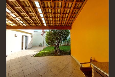Casa à venda com 360m², 4 quartos e 5 vagas Casa à venda com 360m², 4 quartos e 5 vagasÁrea de Lazer