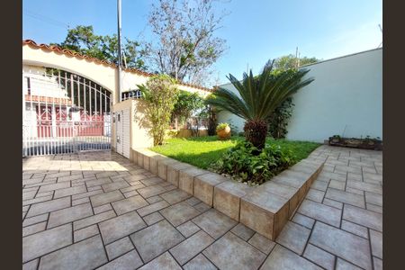 Casa à venda com 360m², 4 quartos e 5 vagas Casa à venda com 360m², 4 quartos e 5 vagasGaragem / Jardim
