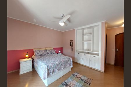 Casa à venda com 360m², 4 quartos e 5 vagas Casa à venda com 360m², 4 quartos e 5 vagasSuíte 1