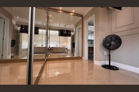 Apartamento para alugar com 110m², 2 quartos e 2 vagas Apartamento para alugar com 110m², 2 quartos e 2 vagasCloset da suíte 1