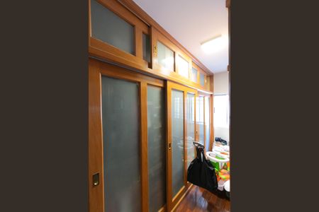 Apartamento à venda com 202m², 4 quartos e 2 vagas Apartamento à venda com 202m², 4 quartos e 2 vagasCloset