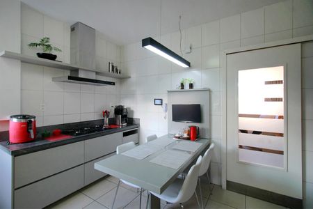 Apartamento à venda com 96m², 3 quartos e 2 vagasCozinha