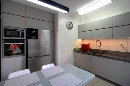 Apartamento à venda com 96m², 3 quartos e 2 vagasCozinha