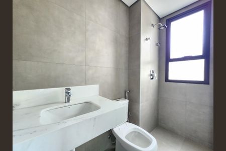 Apartamento à venda com 140m², 4 quartos e 4 vagas Apartamento à venda com 140m², 4 quartos e 4 vagasBanheiro da Suíte 2