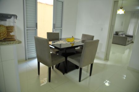 Casa à venda com 172m², 3 quartos e 2 vagasCopa