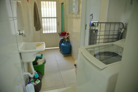 Casa à venda com 172m², 3 quartos e 2 vagasLavanderia