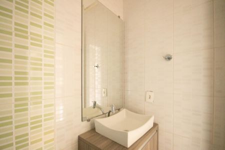 Casa de condomínio à venda com 180m², 3 quartos e 2 vagas Casa de condomínio à venda com 180m², 3 quartos e 2 vagasBanheiro Social