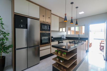 Casa à venda com 200m², 3 quartos e 4 vagas Casa à venda com 200m², 3 quartos e 4 vagasCozinha