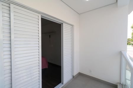 Casa à venda com 200m², 3 quartos e 4 vagas Casa à venda com 200m², 3 quartos e 4 vagasVaranda da Suíte 1