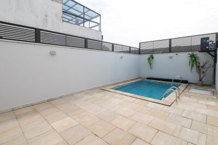 Casa à venda com 200m², 3 quartos e 4 vagas Casa à venda com 200m², 3 quartos e 4 vagasPiscina