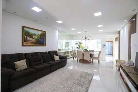 Casa à venda com 200m², 3 quartos e 4 vagas Casa à venda com 200m², 3 quartos e 4 vagasSala