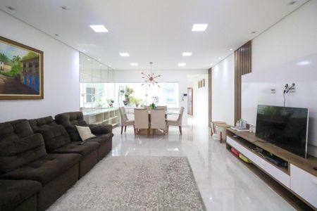 Casa à venda com 200m², 3 quartos e 4 vagas Casa à venda com 200m², 3 quartos e 4 vagasSala