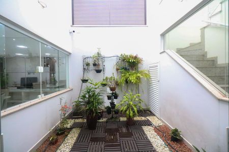 Casa à venda com 200m², 3 quartos e 4 vagas Casa à venda com 200m², 3 quartos e 4 vagasJardim de Inverno