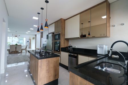 Casa à venda com 200m², 3 quartos e 4 vagas Casa à venda com 200m², 3 quartos e 4 vagasCozinha
