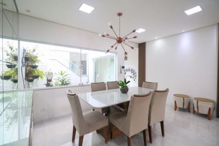 Casa à venda com 200m², 3 quartos e 4 vagas Casa à venda com 200m², 3 quartos e 4 vagasSala de Jantar