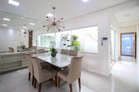 Casa à venda com 200m², 3 quartos e 4 vagas Casa à venda com 200m², 3 quartos e 4 vagasSala de Jantar