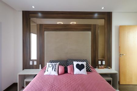 Casa à venda com 200m², 3 quartos e 4 vagas Casa à venda com 200m², 3 quartos e 4 vagasSuíte 1